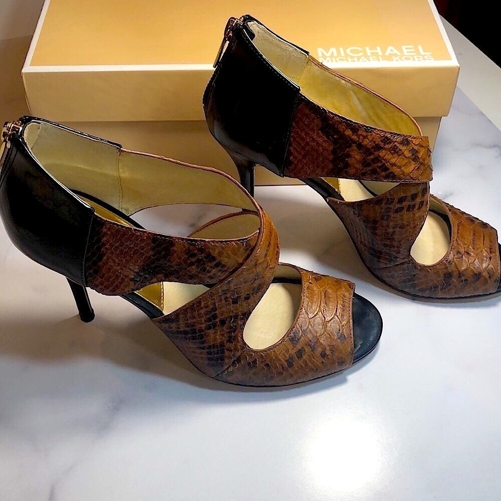 Michael Michael Kors Black Patent Leather Snakeskin Print Zip Back Heels 8 NIB